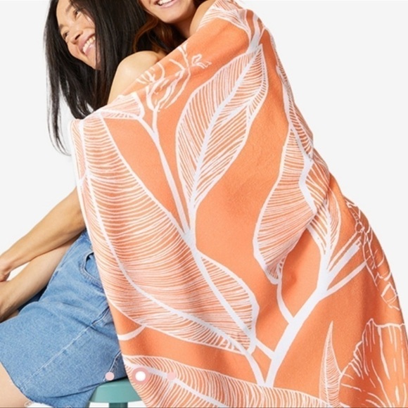 Summer And Rose Round Orange Flower Beach Towel - Picture 4 of 8